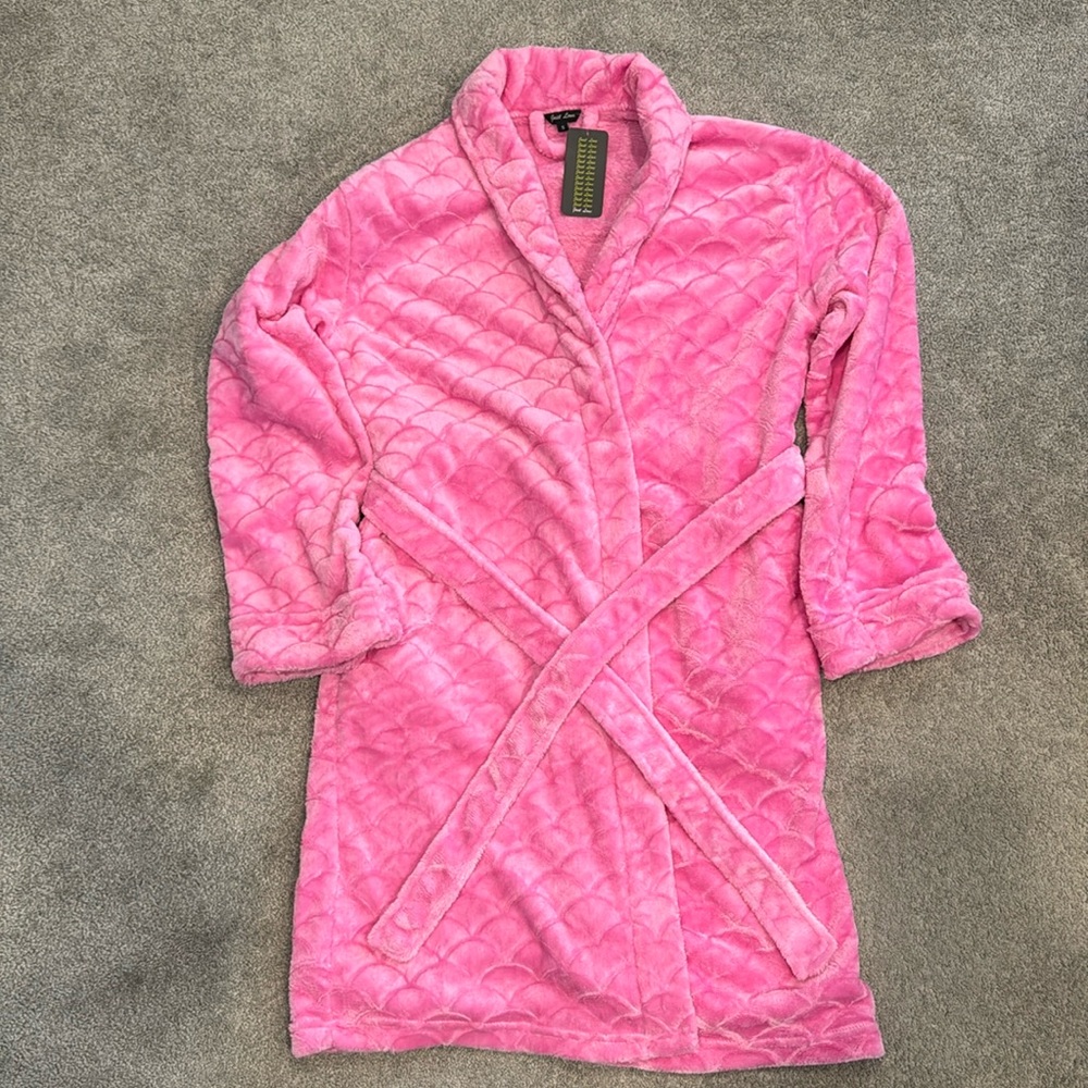 Pink velour short bathrobe